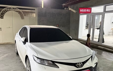 Toyota Camry, 2019 год, 1 800 000 рублей, 6 фотография