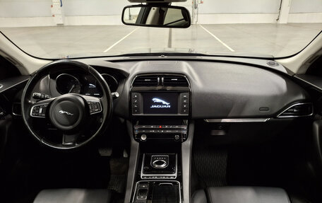 Jaguar F-Pace, 2016 год, 2 820 000 рублей, 14 фотография