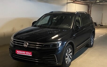 Volkswagen Tiguan II, 2020 год, 3 050 000 рублей, 1 фотография