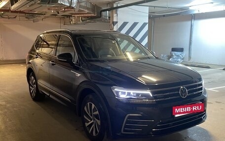 Volkswagen Tiguan II, 2020 год, 3 050 000 рублей, 2 фотография