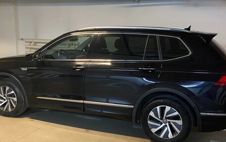 Volkswagen Tiguan II, 2020 год, 3 050 000 рублей, 3 фотография