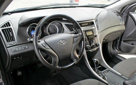Hyundai Sonata VI, 2011 год, 898 000 рублей, 16 фотография