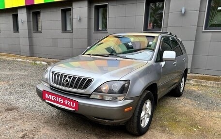 Lexus RX IV рестайлинг, 2001 год, 700 000 рублей, 2 фотография