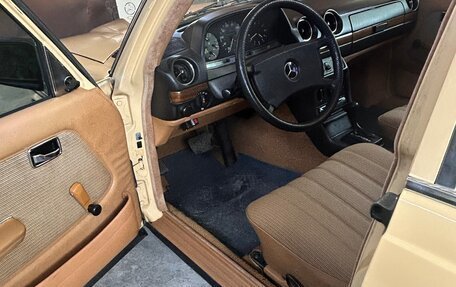 Mercedes-Benz W123, 1982 год, 1 170 000 рублей, 10 фотография