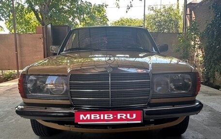 Mercedes-Benz W123, 1982 год, 1 170 000 рублей, 7 фотография