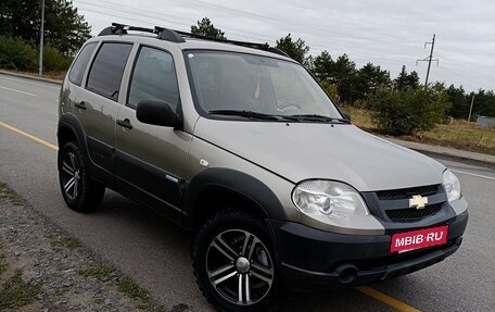 Chevrolet Niva I рестайлинг, 2011 год, 585 000 рублей, 2 фотография