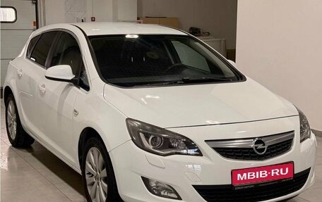 Opel Astra J, 2011 год, 899 900 рублей, 1 фотография