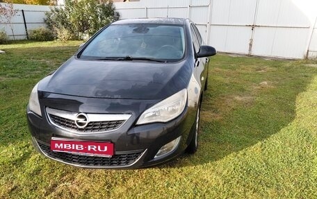 Opel Astra J, 2010 год, 690 000 рублей, 1 фотография