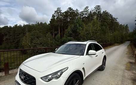 Infiniti FX II, 2011 год, 1 850 000 рублей, 16 фотография