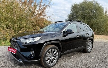 Toyota RAV4, 2020 год, 3 200 000 рублей, 2 фотография
