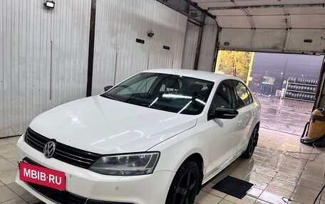 Volkswagen Jetta VI, 2013 год, 710 000 рублей, 2 фотография