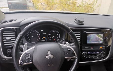 Mitsubishi Outlander III рестайлинг 3, 2014 год, 1 500 000 рублей, 2 фотография