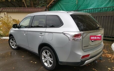 Mitsubishi Outlander III рестайлинг 3, 2014 год, 1 500 000 рублей, 4 фотография