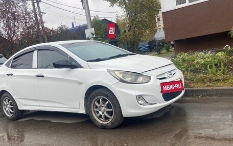 Hyundai Solaris II рестайлинг, 2013 год, 365 000 рублей, 3 фотография