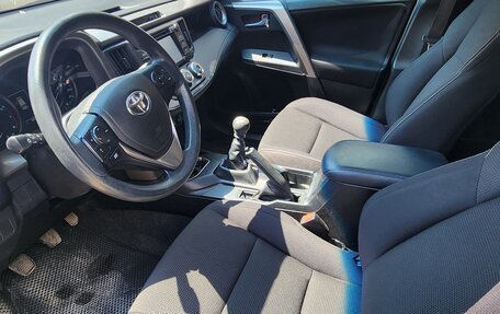 Toyota RAV4, 2018 год, 1 850 000 рублей, 11 фотография