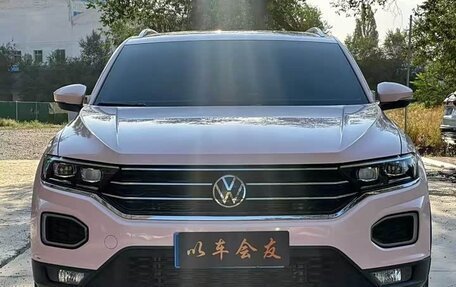 Volkswagen T-Roc I, 2023 год, 1 760 000 рублей, 2 фотография