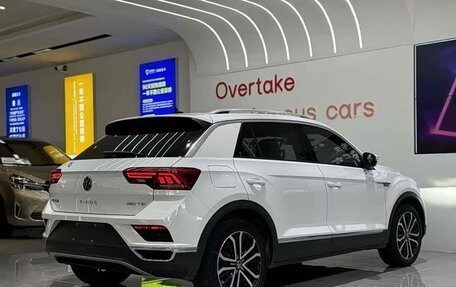 Volkswagen T-Roc I, 2023 год, 1 756 000 рублей, 6 фотография