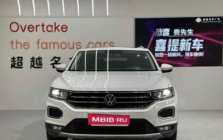 Volkswagen T-Roc I, 2023 год, 1 756 000 рублей, 2 фотография