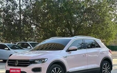 Volkswagen T-Roc I, 2023 год, 1 760 000 рублей, 1 фотография