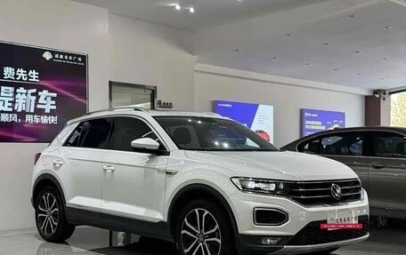 Volkswagen T-Roc I, 2023 год, 1 756 000 рублей, 3 фотография