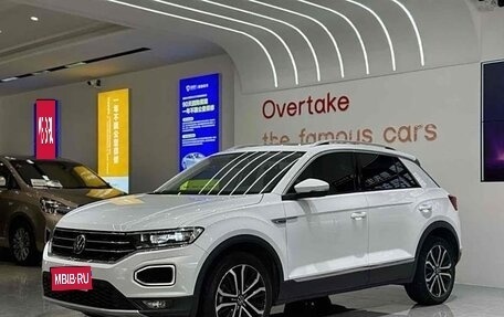 Volkswagen T-Roc I, 2023 год, 1 756 000 рублей, 1 фотография