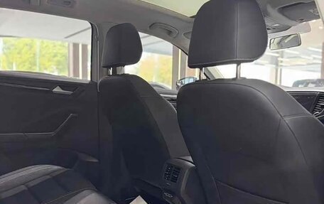 Volkswagen T-Roc I, 2023 год, 1 756 000 рублей, 10 фотография