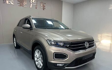 Volkswagen T-Roc I, 2023 год, 1 780 000 рублей, 3 фотография