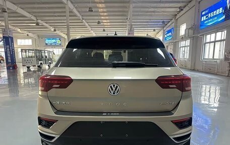 Volkswagen T-Roc I, 2023 год, 1 780 000 рублей, 5 фотография
