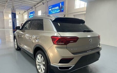 Volkswagen T-Roc I, 2023 год, 1 780 000 рублей, 6 фотография