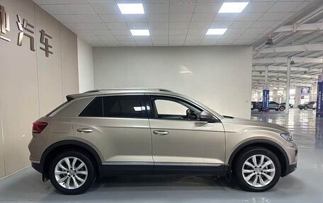 Volkswagen T-Roc I, 2023 год, 1 780 000 рублей, 9 фотография