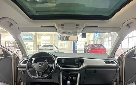 Volkswagen T-Roc I, 2023 год, 1 780 000 рублей, 15 фотография