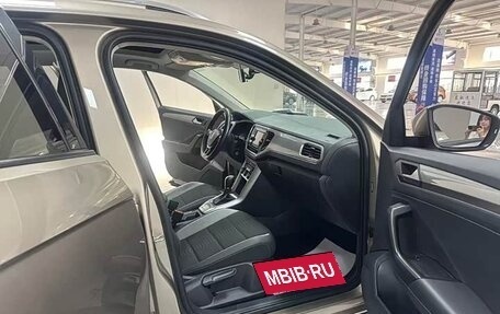 Volkswagen T-Roc I, 2023 год, 1 780 000 рублей, 18 фотография