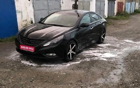Hyundai Sonata VI, 2011 год, 1 100 000 рублей, 1 фотография