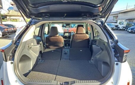 Toyota Yaris Cross, 2021 год, 1 347 000 рублей, 16 фотография