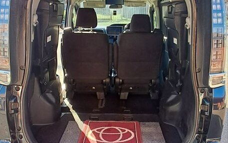 Toyota Voxy III, 2014 год, 1 870 000 рублей, 7 фотография