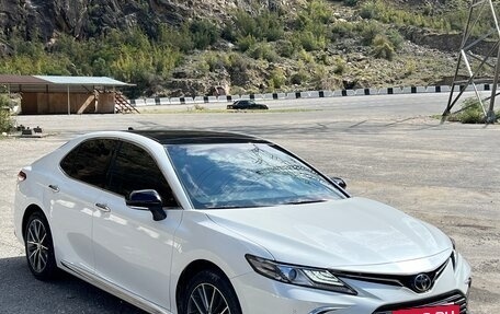 Toyota Camry, 2023 год, 3 300 000 рублей, 3 фотография