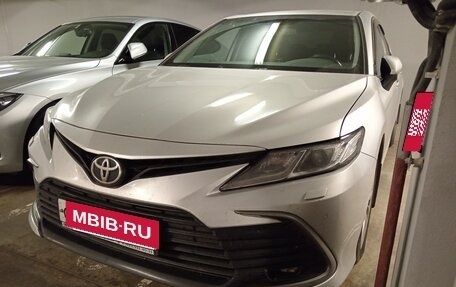 Toyota Camry, 2021 год, 2 900 000 рублей, 10 фотография