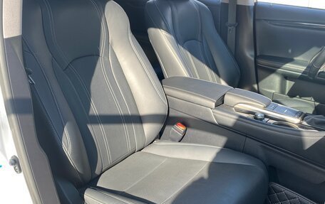 Lexus RX IV рестайлинг, 2022 год, 5 300 000 рублей, 14 фотография