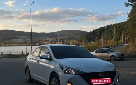 Hyundai Solaris II рестайлинг, 2020 год, 950 000 рублей, 3 фотография