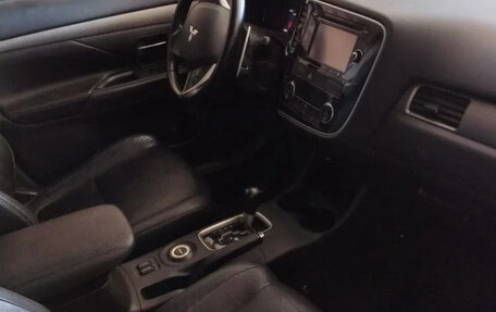 Mitsubishi Outlander III рестайлинг 3, 2013 год, 1 650 000 рублей, 5 фотография