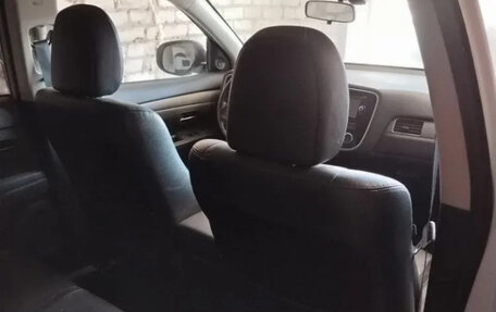 Mitsubishi Outlander III рестайлинг 3, 2013 год, 1 650 000 рублей, 6 фотография