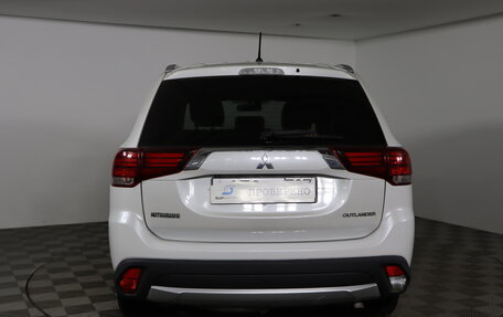 Mitsubishi Outlander III рестайлинг 3, 2015 год, 1 529 990 рублей, 6 фотография