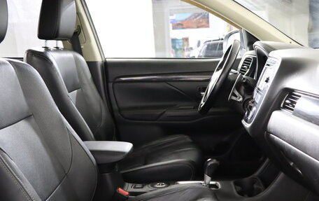 Mitsubishi Outlander III рестайлинг 3, 2015 год, 1 529 990 рублей, 10 фотография