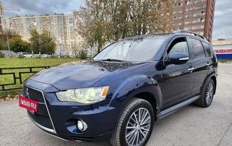 Mitsubishi Outlander III рестайлинг 3, 2011 год, 1 095 000 рублей, 3 фотография