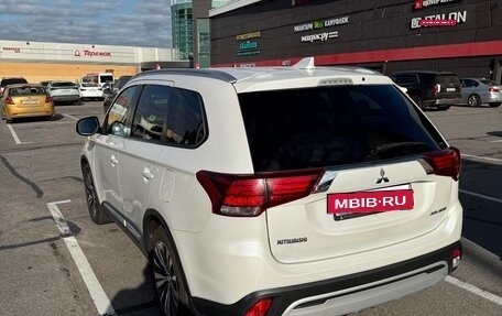 Mitsubishi Outlander III рестайлинг 3, 2019 год, 2 150 000 рублей, 3 фотография