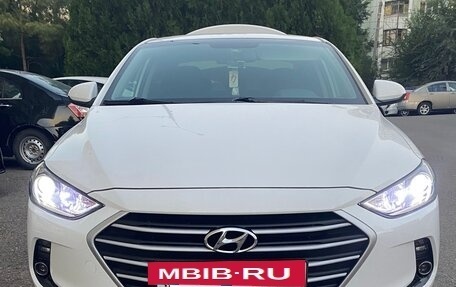 Hyundai Elantra VI рестайлинг, 2018 год, 1 800 000 рублей, 3 фотография