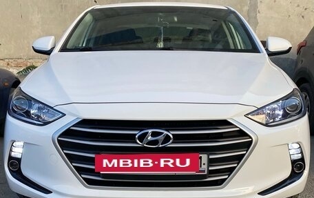 Hyundai Elantra VI рестайлинг, 2018 год, 1 800 000 рублей, 4 фотография