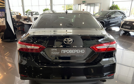 Toyota Camry, 2018 год, 2 675 000 рублей, 10 фотография