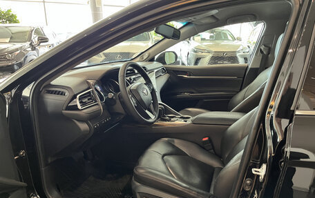 Toyota Camry, 2018 год, 2 675 000 рублей, 20 фотография