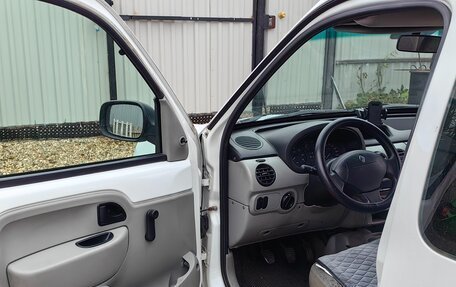 Renault Kangoo II рестайлинг, 2004 год, 250 000 рублей, 1 фотография